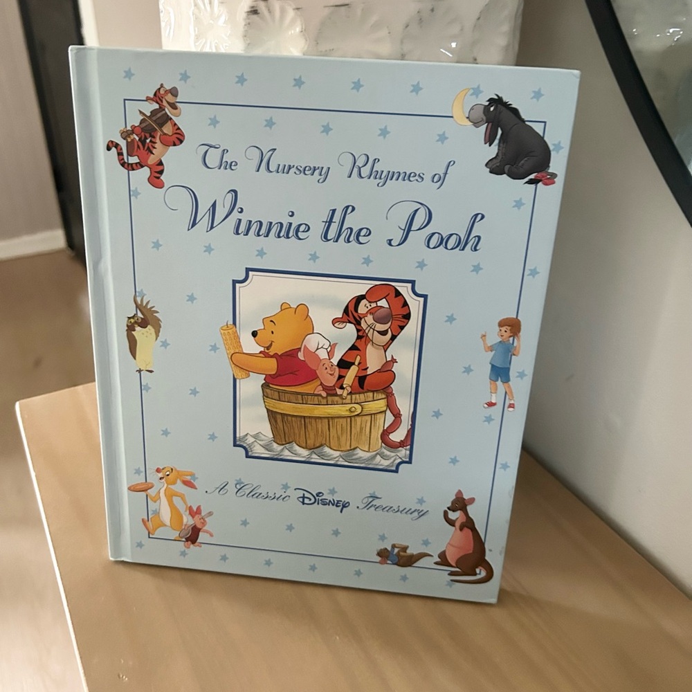 1998 Winnie the Pooh Nursery Rhymes Disney Treasury Hardcover Kids Book